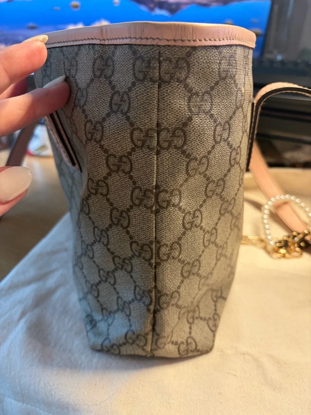 Authentic Gucci Beige GG Supreme Tote with Pink Leather Trim - Picture 6 of 14